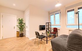 Euskalduna, Vivienda Turistica Moderna Y Renovado