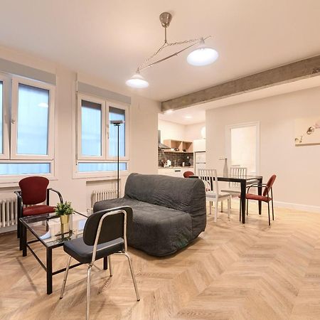 Euskalduna, Vivienda Turistica Moderna Y Renovado Bilbao Esterno foto